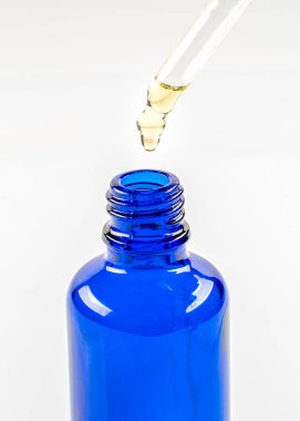 Gerekli yağ, doğal yüz ve vücut güzelliği ilaçları..