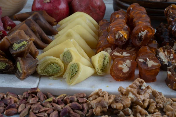 Verscheidenheid Van Turkse Natuurlijke Gedroogde Vruchtenpulp Met Walnoot Pinda Worst — Stockfoto