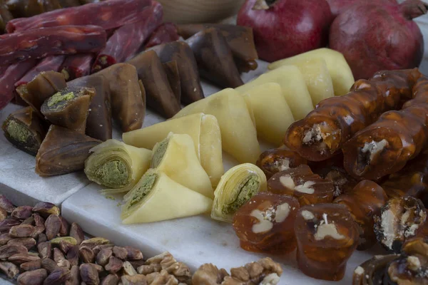 Verscheidenheid Van Turkse Natuurlijke Gedroogde Vruchtenpulp Met Walnoot Pinda Worst — Stockfoto