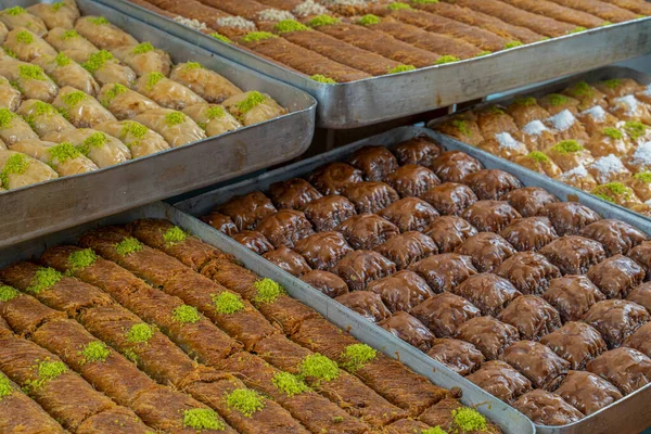 Soorten Baklava Dienbladen Burma Kadayif Sobiyet Sutlu Nuriye Chocolade Baklava — Stockfoto