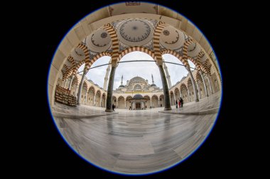 Türkiye, İstanbul; 27 Ocak 2023; Camlica Camii, İstanbul, Türkiye, Türkiye 'nin en büyük camii olan Camlica Camii' nin dış görünümü.