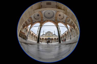 Türkiye, İstanbul; 27 Ocak 2023; Camlica Camii, İstanbul, Türkiye, Türkiye 'nin en büyük camii olan Camlica Camii' nin dış görünümü.