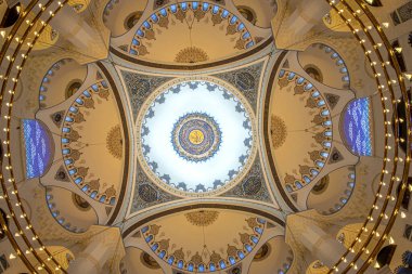 İstanbul, Türkiye; 27 Ocak: Camlica Camii 'nin içi ve kubbesi. Camlica Camii denilen güzel Buyuk Camlica Tepesi 'ndeki en yeni ve en büyük camii..