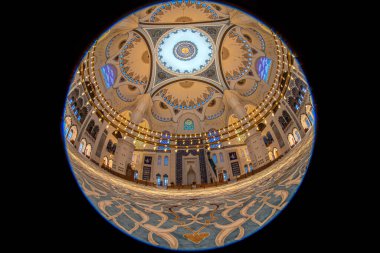 İstanbul, Türkiye; 27 Ocak: Camlica Camii 'nin içi ve kubbesi. Camlica Camii denilen güzel Buyuk Camlica Tepesi 'ndeki en yeni ve en büyük camii..