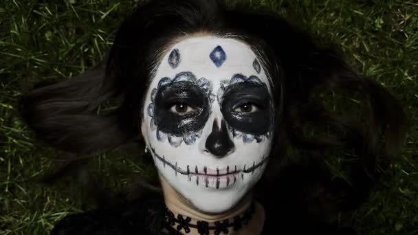 Rapariga Com Cara Crânio Conceito Feriado Halloween All Saints Imagens — Vídeo de Stock