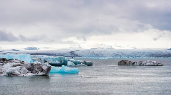 stock image Icebergs in Jkulsrln, a large glacier lagoon.