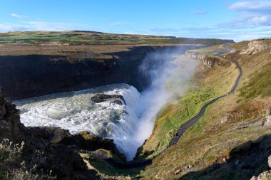 Yazın gün doğumunda Gullfoss şelalesi (kuş bakışı), Altın Daire rotası, İzlanda, Avrupa