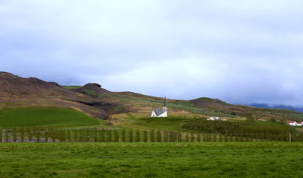 Tájkép Izland Hegyek Távolban Templom — Stock Fotó