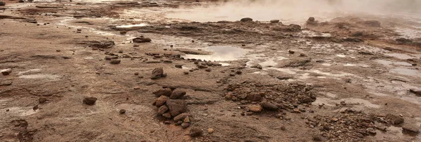 Strokkur jeotermal bölgesinde gayzer, Altın Daire rotası, İzlanda, Avrupa