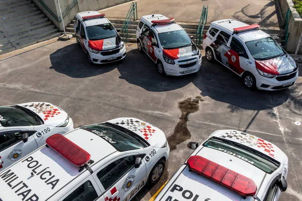 ブラジルのサンパウロ 2021年10月30日 サンパウロのダウンタウンのルーズベルト広場に基地に停車する軍用警察車両のトップビュー — ストック写真