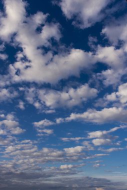 Brezilya 'da mavi gökyüzü olan güzel beyaz bulutların soyut arkaplanı