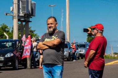 Marilia, Sao Paulo, Brezilya, 23 Ekim 2022. Eski başkan Luiz Inacio Lula da Silva seçmenleri Marilia, SP 'de bir konvoy organize ederek cumhurbaşkanlığı seçimlerinin ikinci turunda oylarını açıkladılar ve Jai' ye karşı protesto düzenlediler.