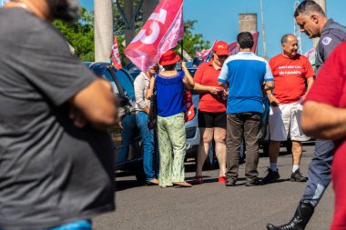 Marilia, Sao Paulo, Brezilya, 23 Ekim 2022. Eski başkan Luiz Inacio Lula da Silva seçmenleri Marilia, SP 'de bir konvoy organize ederek cumhurbaşkanlığı seçimlerinin ikinci turunda oylarını açıkladılar ve Jai' ye karşı protesto düzenlediler.