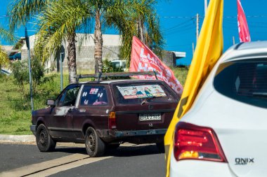 Marilia, Sao Paulo, Brezilya, 23 Ekim 2022. Eski başkan Luiz Inacio Lula da Silva seçmenleri Marilia, SP 'de bir konvoy organize ederek cumhurbaşkanlığı seçimlerinin ikinci turunda oylarını açıkladılar ve Jai' ye karşı protesto düzenlediler.