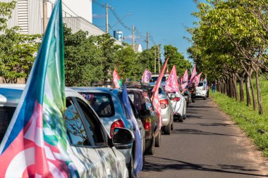 Marilia, Sao Paulo, Brezilya, 23 Ekim 2022. Eski başkan Luiz Inacio Lula da Silva seçmenleri Marilia, SP 'de bir konvoy organize ederek cumhurbaşkanlığı seçimlerinin ikinci turunda oylarını açıkladılar ve Jai' ye karşı protesto düzenlediler.