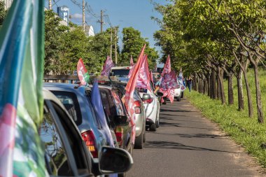 Marilia, Sao Paulo, Brezilya, 23 Ekim 2022. Eski başkan Luiz Inacio Lula da Silva seçmenleri Marilia, SP 'de bir konvoy organize ederek cumhurbaşkanlığı seçimlerinin ikinci turunda oylarını açıkladılar ve Jai' ye karşı protesto düzenlediler.