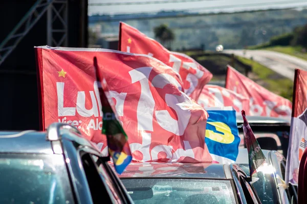 stock image Marilia, Sao Paulo, Brazil, October 23, 2022. The ex-president Luiz Inacio Lula da Silva voters organize a motorcade through the city of Marilia, SP,  to declare their vote in the second round of the presidential elections and protest against the Jai