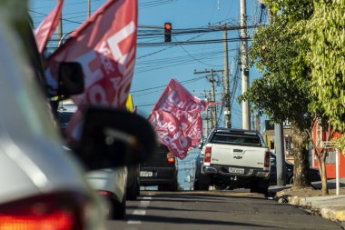 Marilia, Sao Paulo, Brezilya, 23 Ekim 2022. Eski başkan Luiz Inacio Lula da Silva seçmenleri Marilia, SP 'de bir konvoy organize ederek cumhurbaşkanlığı seçimlerinin ikinci turunda oylarını açıkladılar ve Jai' ye karşı protesto düzenlediler.