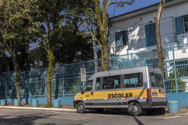 São Paulo Brasil Novembro 2021 Carrinhas Escolares Frente Casa Criança — Fotografia de Stock