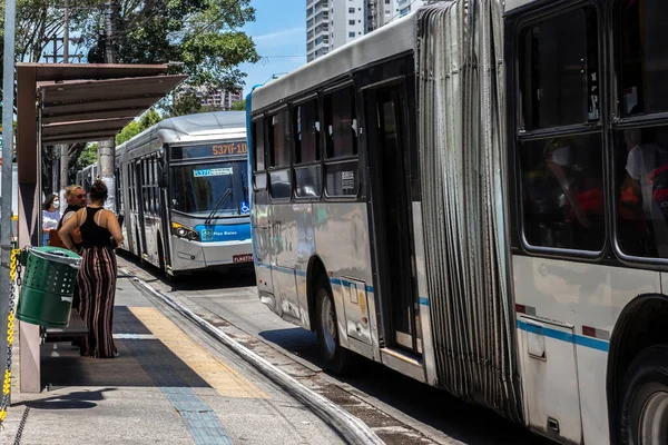 Sao Paulo Brazílie Listopadu2021 Lidé Autobusy Autobusové Zastávce Městě Sao — Stock fotografie