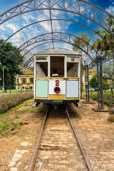 Stary Tramwaj Zatrzymał Się Torach Mieście Brazylii Przestrzenią Kopiowania — Zdjęcie stockowe
