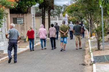 Marilia, Sao Paulo, Brezilya, Kasım 02, 2022. Sao Paulo eyaleti, Marilia 'daki Saudade Mezarlığı' nda ölüm gününde hareket