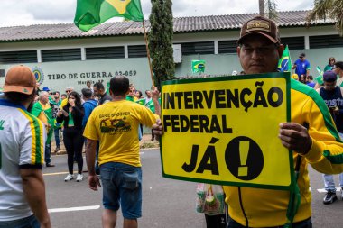 Brezilya. Kasım 02, 2022. Başkan Bolsonaro 'nun destekçileri Marilia, SP' deki Savaş Çekimleri Kışlası önünde bir gösteri yaptılar. Lula 'nın demokratik seçimlerine karşı federal müdahale talep ediyorum.
