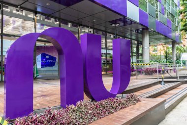 Sao Paulo, Brezilya, 20 Kasım 2022 Sao Paulo 'daki Nubank Dijital Banka Merkezi' nin önü.