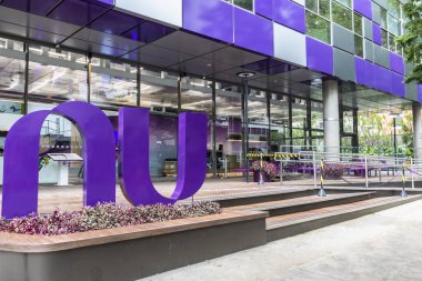 Sao Paulo, Brezilya, 20 Kasım 2022 Sao Paulo 'daki Nubank Dijital Banka Merkezi' nin önü.
