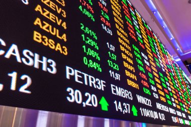 Sao Paulo, Brezilya, 22 Kasım 2022. B3, Brasil, Bolsa, Balcao 'nun modern ziyaretçi merkezinde, BOVESPA, Sao Paulo Menkul Kıymetler Borsası, şehir merkezindeki merkezde hisse senedi alıntılarıyla görüntüle