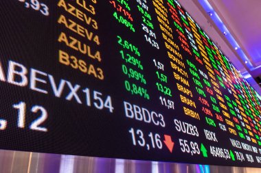 Sao Paulo, Brezilya, 22 Kasım 2022. B3, Brasil, Bolsa, Balcao 'nun modern ziyaretçi merkezinde, BOVESPA, Sao Paulo Menkul Kıymetler Borsası, şehir merkezindeki merkezde hisse senedi alıntılarıyla görüntüle