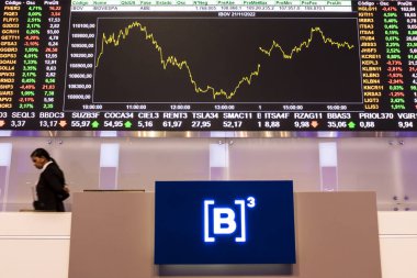 Sao Paulo, Brezilya, 22 Kasım 2022. B3, Brasil, Bolsa, Balcao 'nun modern ziyaretçi merkezinde, BOVESPA, Sao Paulo Menkul Kıymetler Borsası, şehir merkezindeki merkezde hisse senedi alıntılarıyla görüntüle