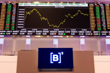 Sao Paulo, Brezilya, 22 Kasım 2022. B3, Brasil, Bolsa, Balcao 'nun modern ziyaretçi merkezinde, BOVESPA, Sao Paulo Menkul Kıymetler Borsası, şehir merkezindeki merkezde hisse senedi alıntılarıyla görüntüle