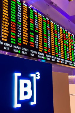 Sao Paulo, Brezilya, 22 Kasım 2022. B3, Brasil, Bolsa, Balcao 'nun modern ziyaretçi merkezinde, BOVESPA, Sao Paulo Menkul Kıymetler Borsası, şehir merkezindeki merkezde hisse senedi alıntılarıyla görüntüle