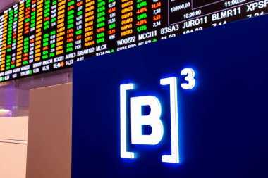 Sao Paulo, Brezilya, 22 Kasım 2022. B3, Brasil, Bolsa, Balcao 'nun modern ziyaretçi merkezinde, BOVESPA, Sao Paulo Menkul Kıymetler Borsası, şehir merkezindeki merkezde hisse senedi alıntılarıyla görüntüle