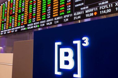 Sao Paulo, Brezilya, 22 Kasım 2022. B3, Brasil, Bolsa, Balcao 'nun modern ziyaretçi merkezinde, BOVESPA, Sao Paulo Menkul Kıymetler Borsası, şehir merkezindeki merkezde hisse senedi alıntılarıyla görüntüle