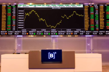Sao Paulo, Brezilya, 22 Kasım 2022. B3, Brasil, Bolsa, Balcao 'nun modern ziyaretçi merkezinde, BOVESPA, Sao Paulo Menkul Kıymetler Borsası, şehir merkezindeki merkezde hisse senedi alıntılarıyla görüntüle