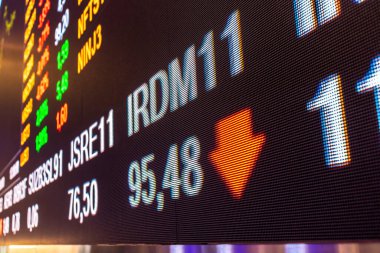 Sao Paulo, Brezilya, 22 Kasım 2022. B3, Brasil, Bolsa, Balcao 'nun modern ziyaretçi merkezinde, BOVESPA, Sao Paulo Menkul Kıymetler Borsası, şehir merkezindeki merkezde hisse senedi alıntılarıyla görüntüle