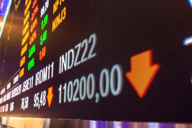 Sao Paulo, Brezilya, 22 Kasım 2022. B3, Brasil, Bolsa, Balcao 'nun modern ziyaretçi merkezinde, BOVESPA, Sao Paulo Menkul Kıymetler Borsası, şehir merkezindeki merkezde hisse senedi alıntılarıyla görüntüle