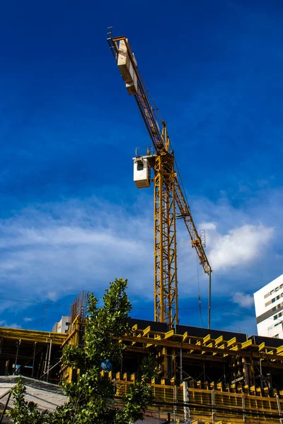 2023年2月13日 巴西圣保罗 圣保罗市建筑工地的起重机和工人 — 图库照片