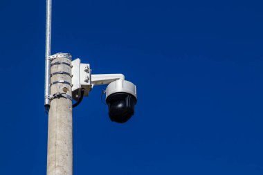 Açık hava güvenlik kamerası, Brezilya 'da otoyolda güvenlik kamerası.