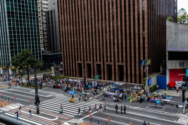 stock image Sao Paulo, SP, Brazil, December 18, 2022. People have fun on Paulista Avenue during the Paulista Aberta project, when the avenue is closed to cars, in downtown Sao Paulo