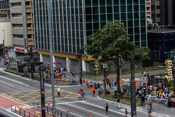 2022年12月18日 巴西圣保罗 圣保罗市中心的Paulista Aberta项目期间 人们在Paulista大道上玩得很开心 — 图库照片