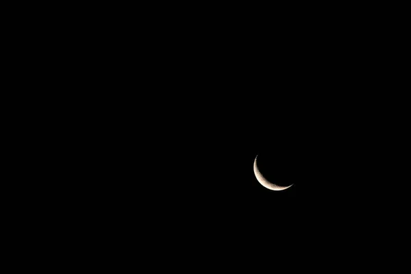 Ασημένιο Μισό Φεγγάρι Στο Σκοτεινό Ουρανό Του Σάο Πάολο Κατάσταση — Φωτογραφία Αρχείου
