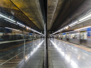 Sao Paulo, Brezilya, 29 Mayıs 2023: Sumare İstasyonu Platformu, 2 Yeşil Metro Hattı, Sao Paulo Metropolitan Şirketi, Sao Paulo şehrinin batı yakası.