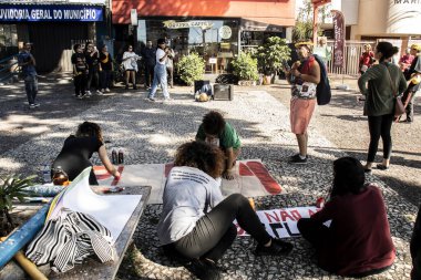 Marilia, SP, Brezilya, Haziran 03, 2023. Yerli halk ve sosyal hareketler üyeleri PL 490, Marco Temporal yasasına karşı bir eylem düzenlediler..