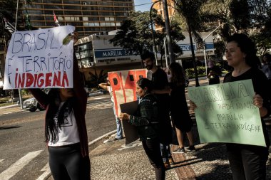 Marilia, SP, Brezilya, Haziran 03, 2023. Yerli halk ve sosyal hareketler üyeleri PL 490, Marco Temporal Yasası 'na karşı bir eylem düzenlediler..