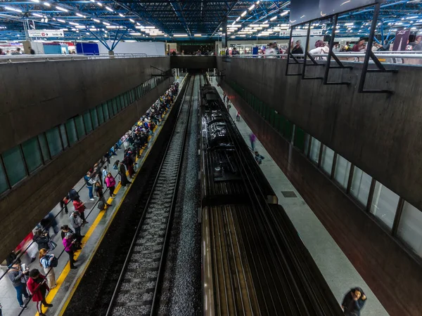 Сан Паулу Бразилия Июня 2023 Года Люди Ждут Платформе Станции — стоковое фото