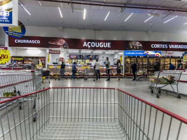 Sao Paulo, Brezilya, 24 Temmuz, 2023. Sao Paulo 'nun güney bölgesinde Assai Atacadista' nın iç kesiminde et ve kasaplık sektörü. Burada ürünler ya büyük miktarlarda toptan, ya da daha küçük miktarlarda perakende satılıyor.