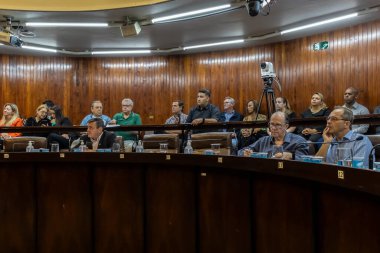 Marilia, Sao Paulo, Brezilya, 19 Ağustos 2023. Belediye meclisinde bölge bütçesini tartışan kamu duruşması.